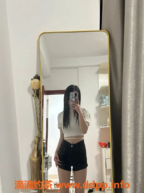 成都楼凤-19岁嫩妹可心，153娇小排骨精，热情服务