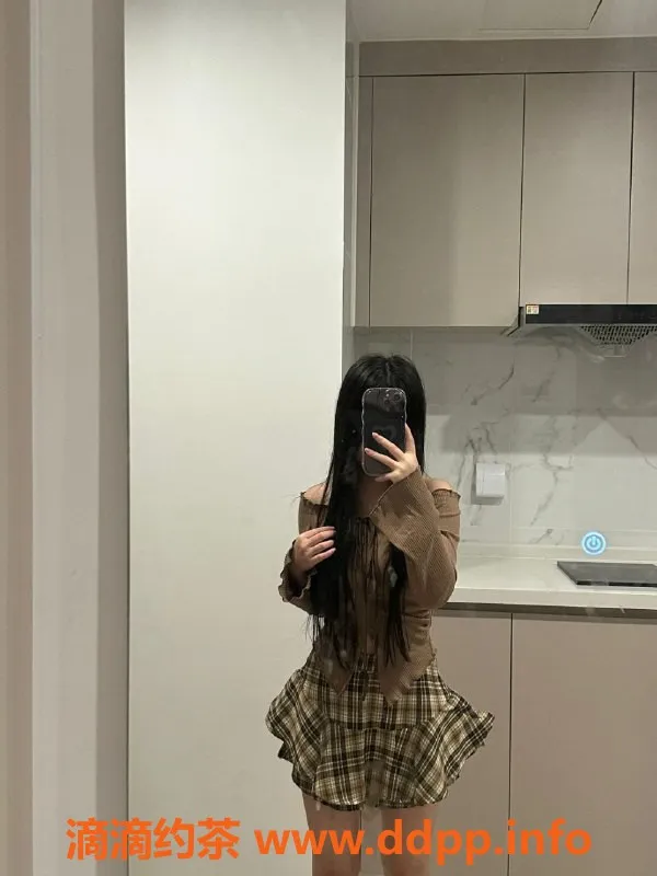 成都楼凤-19岁嫩妹可心，153娇小排骨精，热情服务