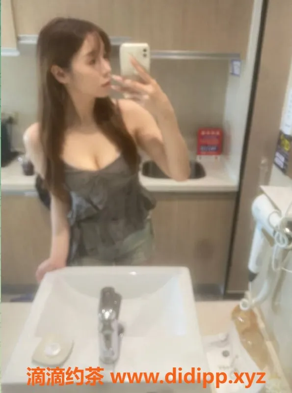 南京楼凤资源信息,秦淮露露，肤质佳大胸女友型，700P简单服务