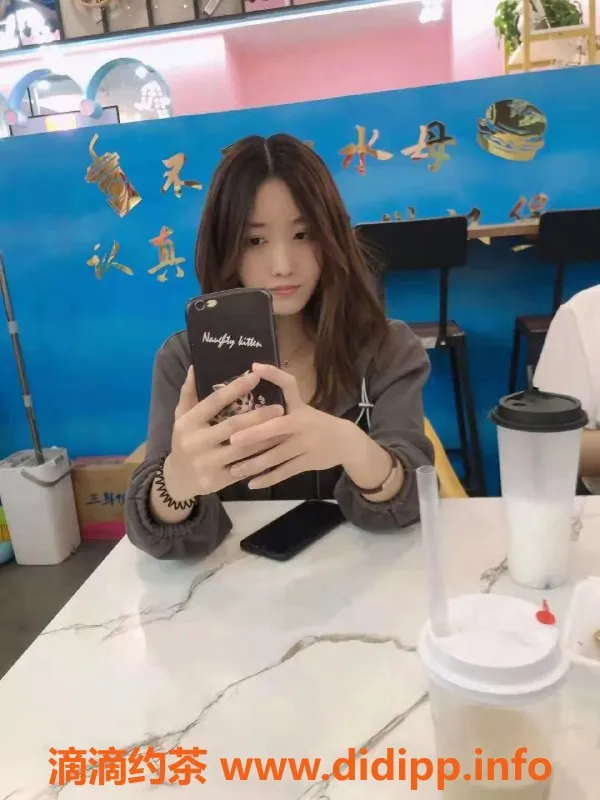 深圳楼凤资源信息,龙华小猫咪，700p专业服务，绝对值得体验！