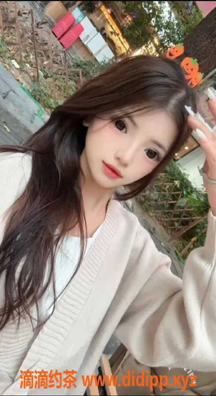 广州楼凤-天河小秋视频验证，800元享受多项服务