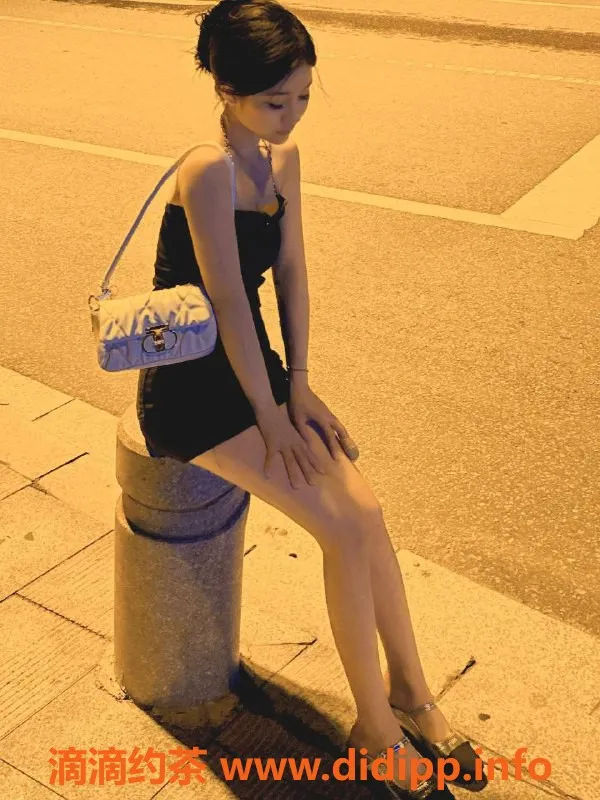 杭州楼凤资源信息,余杭佳佳20岁，身高162，90斤，真🐻b服务超给力！