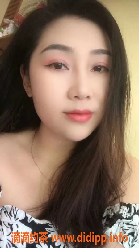 广州楼凤-海珠小芸27岁少妇 160cm 47kg 售价400元