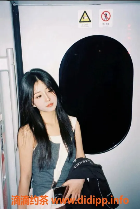 杭州楼凤-东站附近琪琪小网红，25岁，165高，超配合服务
