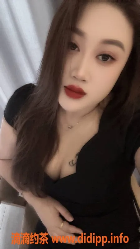 成都楼凤-武侯区小提，27岁168高，105斤，400元/50分钟