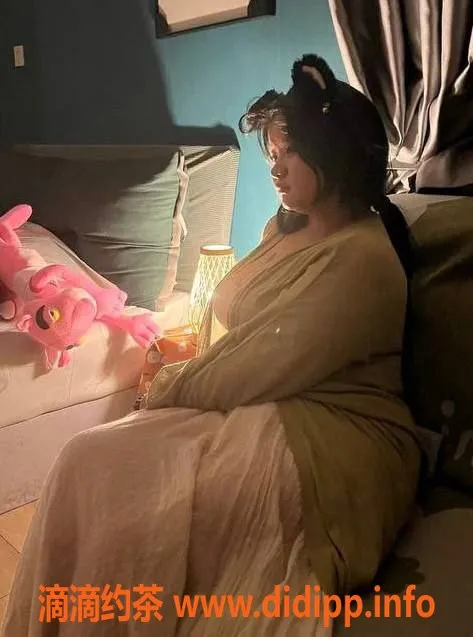 成都楼凤-成都冰冰，17岁坦克身材，大胸妹，400元包夜