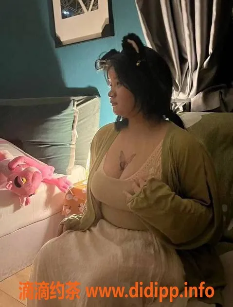 成都楼凤-成都冰冰，17岁坦克身材，大胸妹，400元包夜