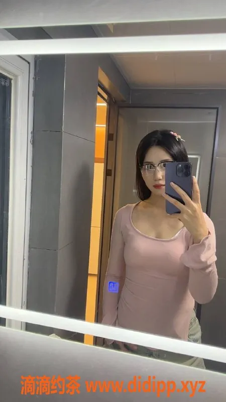 成都楼凤-成都市元吉，19岁嫩妹，身高165体重100，600元享服务