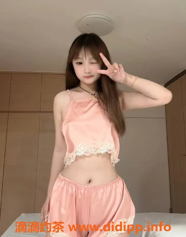 成都楼凤-高新区小呆呆，160cm可爱妹子，爱爱体验极佳