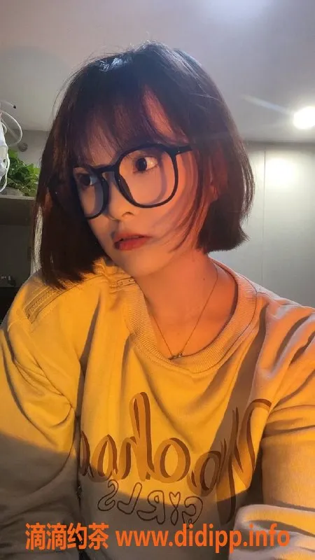 北京楼凤-朝阳吖吖：23岁168cm重庆美女，36C 服务超棒