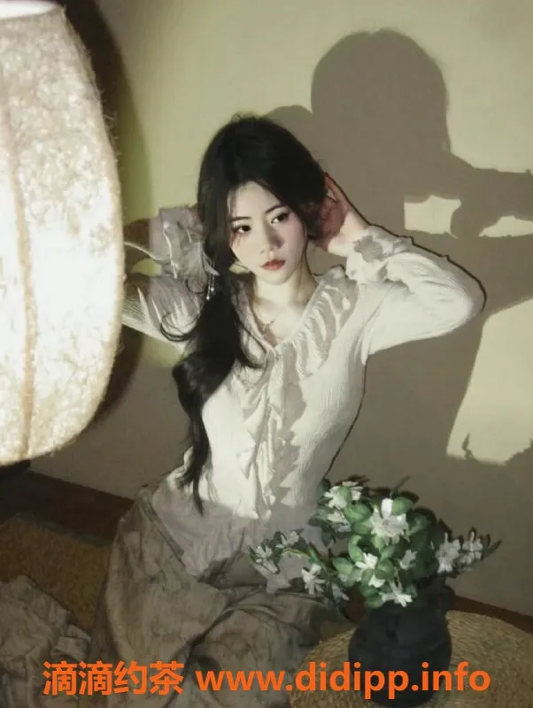 上海楼凤-闵行嫩妹叶若雨，18岁34B只需800元