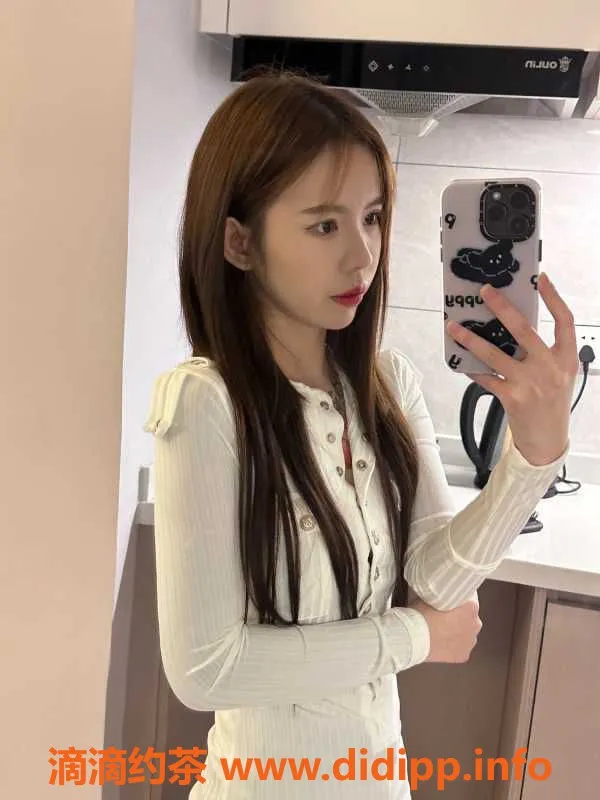 广州楼凤-番禺可馨，162cm、44kg的小清新，超值服务体验！