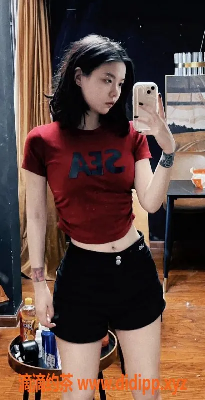 成都楼凤-米苏19岁女友感，身高165，体重约55斤，微胖服务！