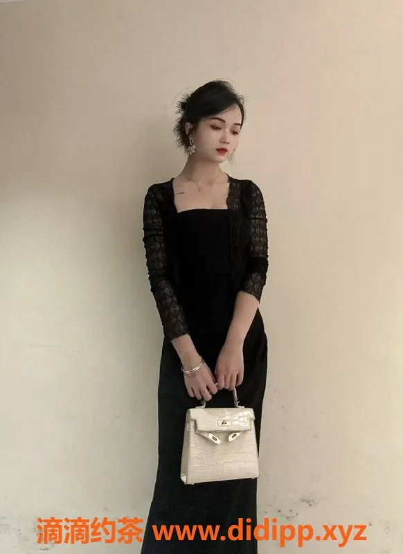 深圳楼凤-南山御姐叶叶，高165胸围B+，让你体验无与伦比的舌吻