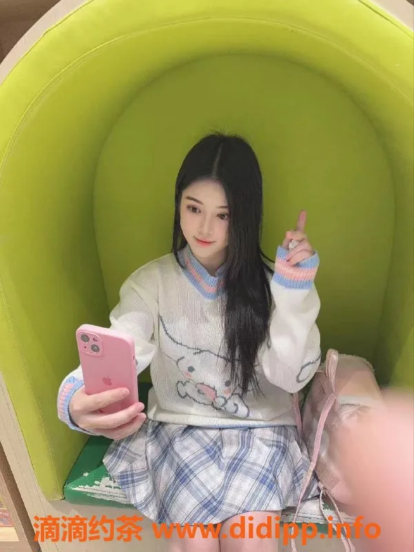 成都楼凤资源信息,成华区乐雪，19岁嫩妹，500元享受亲密服务