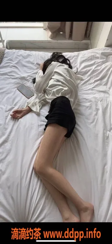 成都楼凤-成都青春妹椰子，163高挑，700起魅力服务