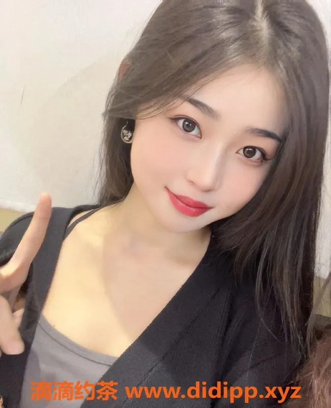 深圳楼凤-罗湖私约：丝袜制服陪浴，深喉服务等你体验