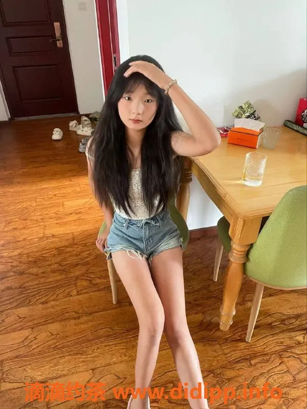 成都上门服务-双流困困，162cm匀称学生妹，600元包夜体验！