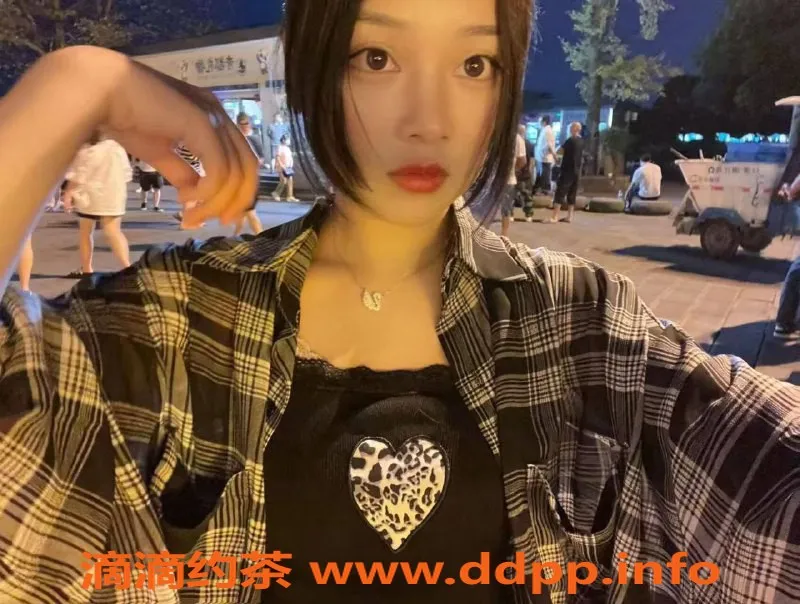 成都楼凤-郫县妍儿，21岁微胖巨乳嫩妹，500元畅享服务！