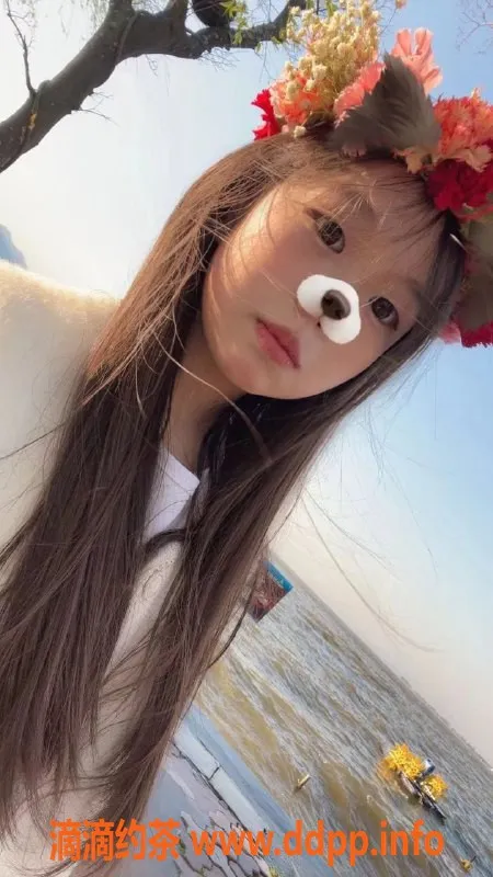 成都楼凤-小婷 市中心嫩妹 160高 90斤 A罩杯冷艳服务