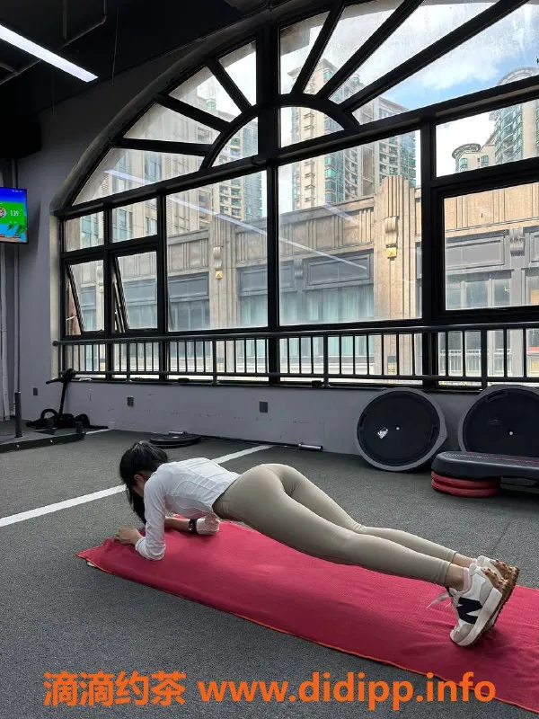 深圳楼凤-南山护士兼职小船，1500/2500可选服务