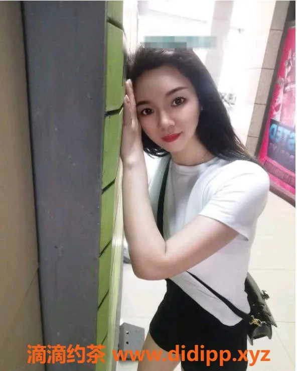 广州楼凤-花都性感少妇千红，25岁，服务多样仅需400