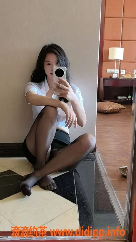 成都楼凤-26岁安若，165cm、95斤御姐，500元体验服务