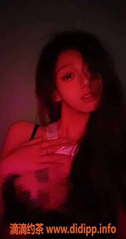 成都楼凤-武侯区21岁娇嫩妹子“椰子”，身高172，超值服务等你体验