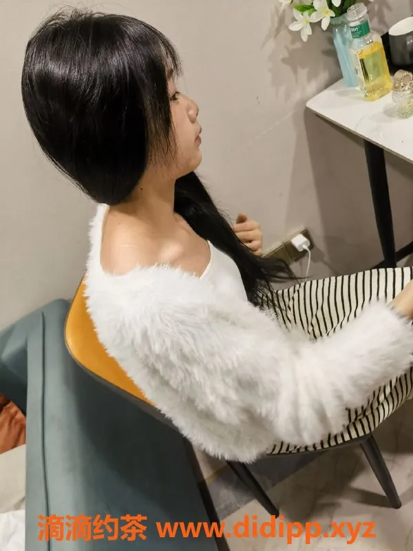 成都上门服务-加多宝，成都嫩妹，18岁高挑，500元体验