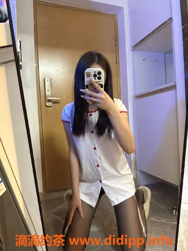 成都楼凤-成华区18岁B罩杯嫩妹，165cm服务超赞