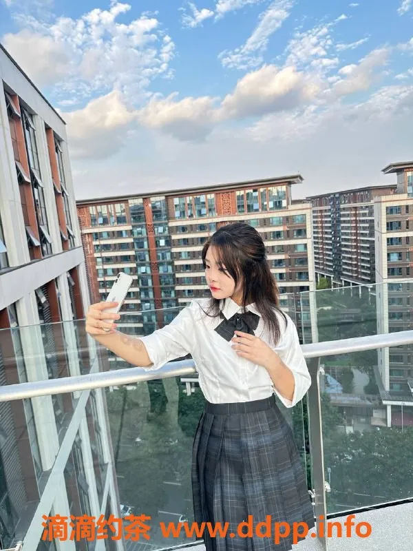 成都楼凤-圆圆：成都市158cm 89斤嫩妹，500元包夜服务