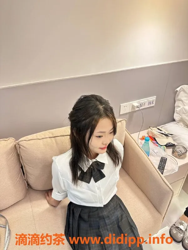 成都楼凤-圆圆：成都市158cm 89斤嫩妹，500元包夜服务