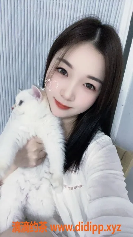 深圳楼凤资源信息,龙华嫩妹柚子，课费P700！