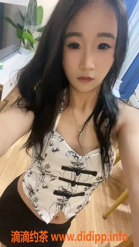 东莞楼凤-南城小蓉儿丨18岁丨160cm丨40kg丨36B