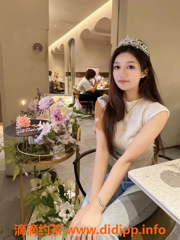 上海楼凤-上海兔兔酱20岁素颜美女，身材超好，茶水费1300元