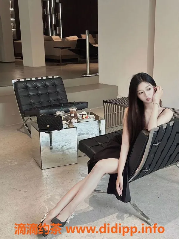 上海楼凤-上海兔兔酱20岁素颜美女，身材超好，茶水费1300元