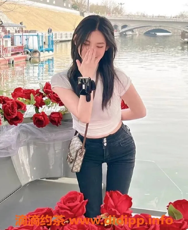 上海楼凤-浦东小亦菲，168长腿肤白，1400起