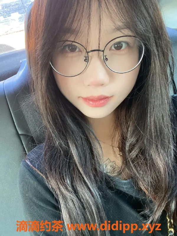 杭州楼凤-富阳丫丫，170cm高挑学生妹，48kg白嫩肌肤