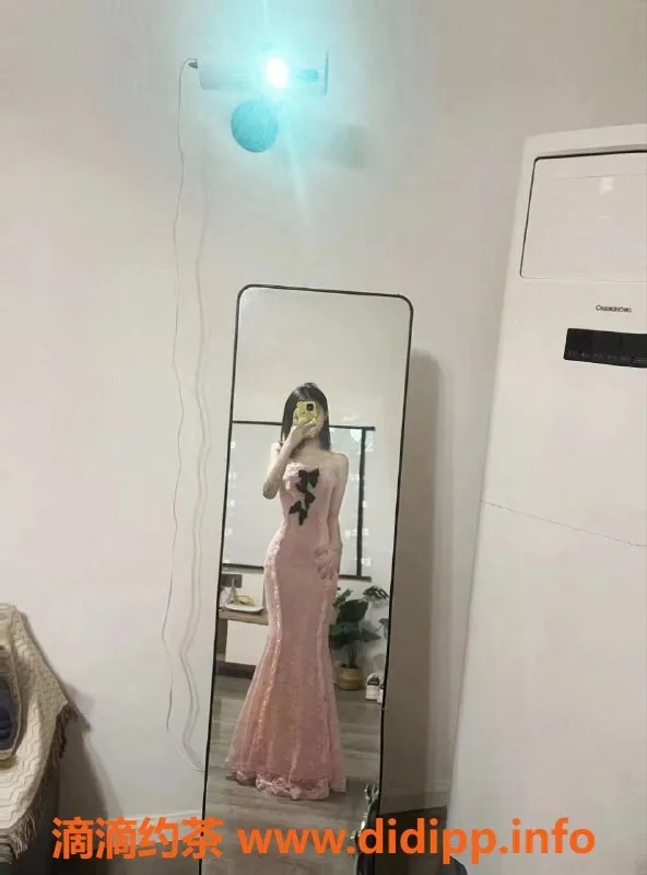 成都楼凤-成都嫩妹佳佳，160cm，90斤，500元一次