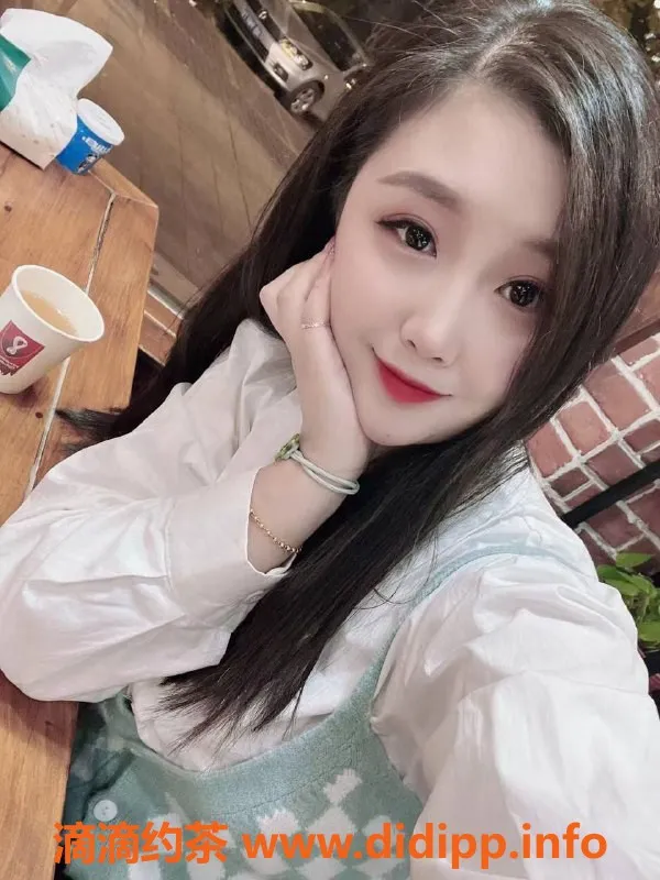 广州楼凤-白云朵糖御姐，700起，视频验证超靠谱！