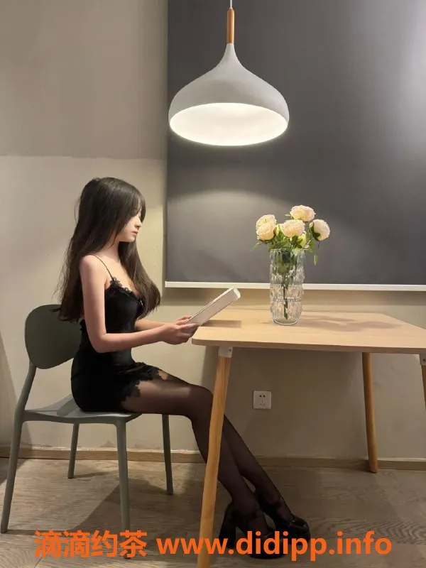 深圳楼凤-龙岗嫩妹欣欣，舌吻服务超划算！