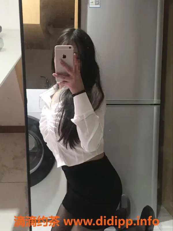 深圳楼凤资源信息,龙岗嫩妹欣欣，舌吻服务超划算！