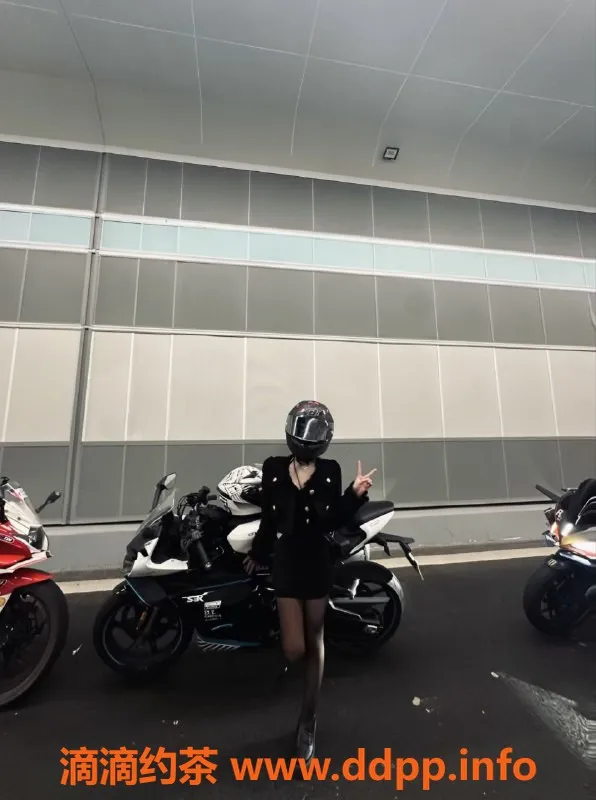 成都楼凤-成华区嫩妹沐兮，160cm/95斤，600元/50分钟