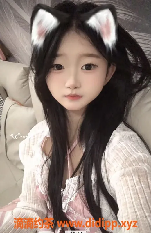 成都楼凤-成华区小晚晚，17岁童颜巨乳，身材极佳，90斤超逊女