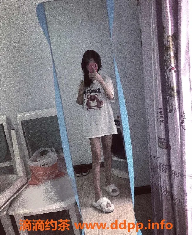 成都楼凤-成华区小晚晚，17岁童颜巨乳，身材极佳，90斤超逊女