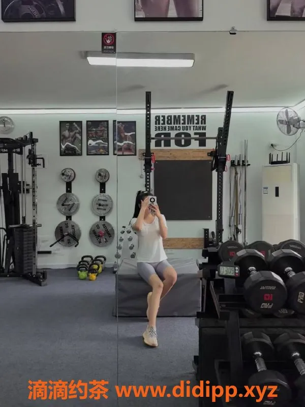 深圳楼凤-龙华染染，1100元开启热情体验