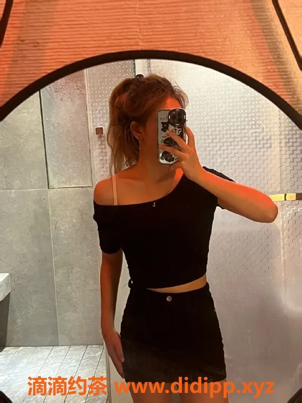 成都楼凤-成华区小小北，19岁大奶软妹陪你嗨