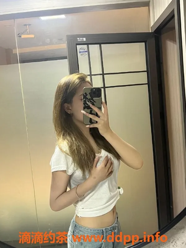 成都楼凤-成华区小小北，19岁大奶软妹陪你嗨