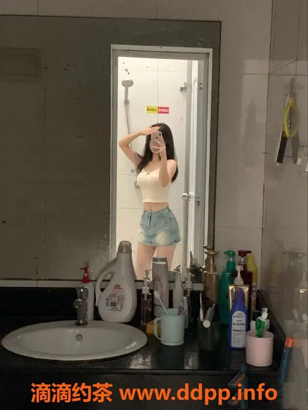 上海楼凤-米小沫：闵行嫩妹，162cm、36C、44kg，价格亲民