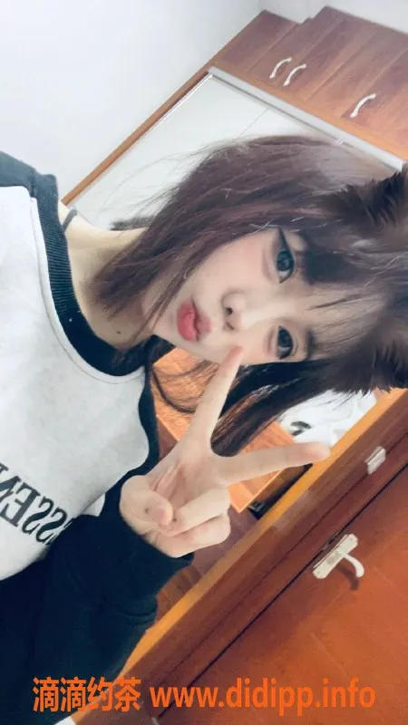 上海楼凤-米小沫：闵行嫩妹，162cm、36C、44kg，价格亲民